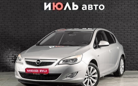 Opel Astra J, 2011 год, 720 000 рублей, 1 фотография