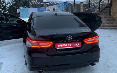 Toyota Camry, 2019 год, 2 550 000 рублей, 4 фотография