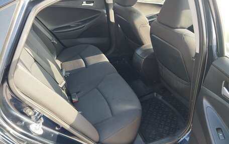 Hyundai Sonata VI, 2010 год, 975 000 рублей, 10 фотография