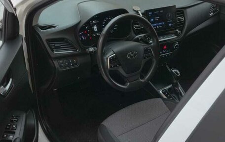 Hyundai Solaris II рестайлинг, 2021 год, 1 700 000 рублей, 6 фотография