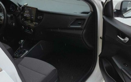 Hyundai Solaris II рестайлинг, 2021 год, 1 700 000 рублей, 7 фотография