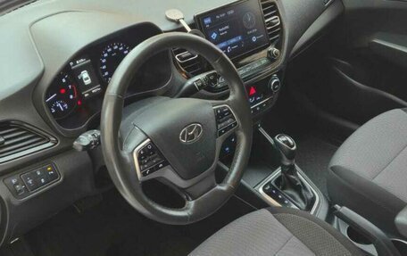 Hyundai Solaris II рестайлинг, 2021 год, 1 700 000 рублей, 8 фотография