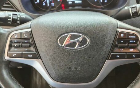 Hyundai Solaris II рестайлинг, 2021 год, 1 700 000 рублей, 11 фотография