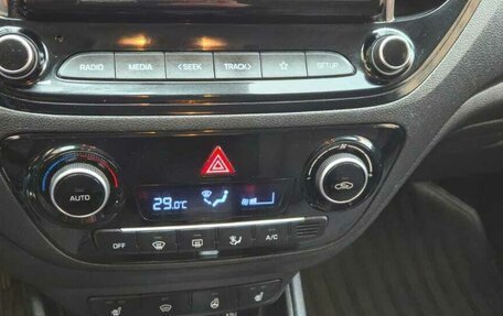 Hyundai Solaris II рестайлинг, 2021 год, 1 700 000 рублей, 23 фотография