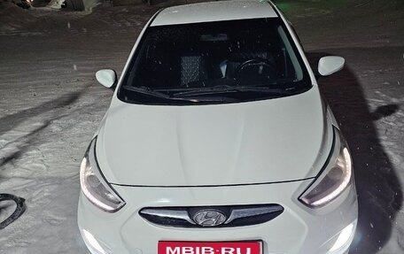 Hyundai Solaris II рестайлинг, 2014 год, 800 000 рублей, 1 фотография