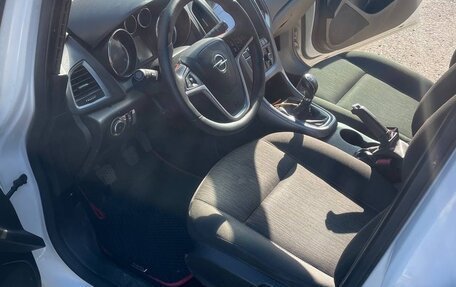 Opel Astra J, 2013 год, 620 000 рублей, 2 фотография