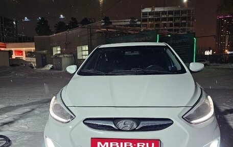 Hyundai Solaris II рестайлинг, 2014 год, 800 000 рублей, 2 фотография