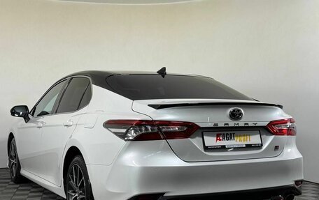 Toyota Camry, 2021 год, 3 190 000 рублей, 5 фотография