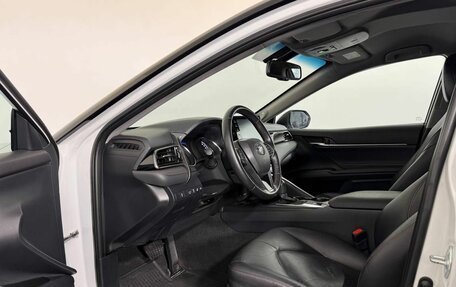 Toyota Camry, 2021 год, 3 190 000 рублей, 6 фотография