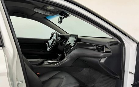 Toyota Camry, 2021 год, 3 190 000 рублей, 10 фотография