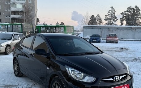Hyundai Solaris II рестайлинг, 2011 год, 645 000 рублей, 3 фотография