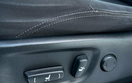 Toyota Land Cruiser Prado 150 рестайлинг 2, 2015 год, 3 499 000 рублей, 31 фотография