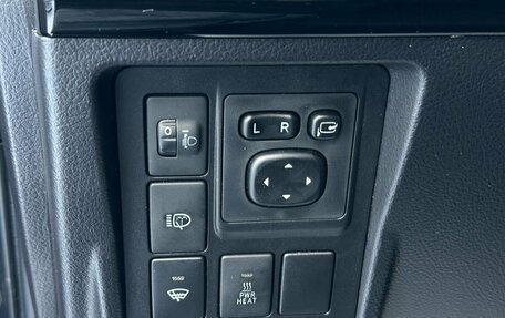 Toyota Land Cruiser Prado 150 рестайлинг 2, 2015 год, 3 499 000 рублей, 28 фотография