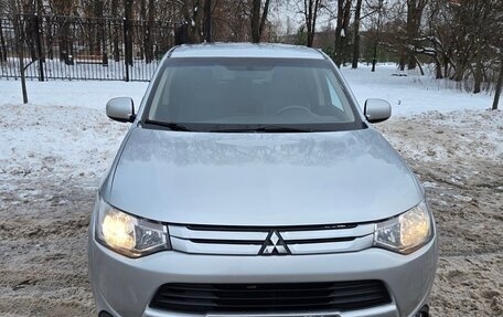 Mitsubishi Outlander III рестайлинг 3, 2013 год, 1 180 000 рублей, 1 фотография