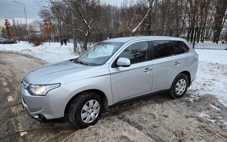 Mitsubishi Outlander III рестайлинг 3, 2013 год, 1 180 000 рублей, 4 фотография