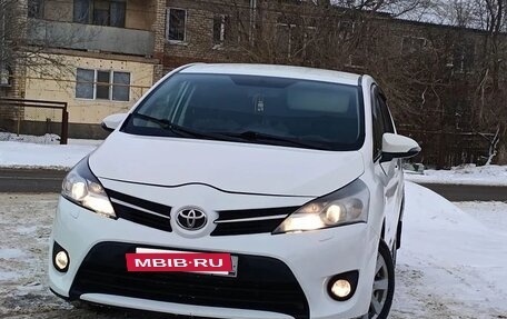 Toyota Verso I, 2013 год, 1 300 000 рублей, 2 фотография