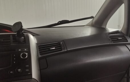 Toyota Verso I, 2013 год, 1 300 000 рублей, 14 фотография