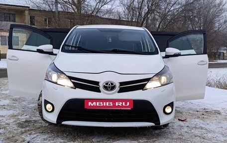 Toyota Verso I, 2013 год, 1 300 000 рублей, 6 фотография