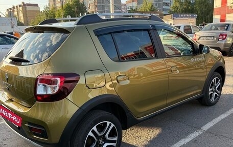 Renault Sandero II рестайлинг, 2017 год, 1 050 000 рублей, 2 фотография