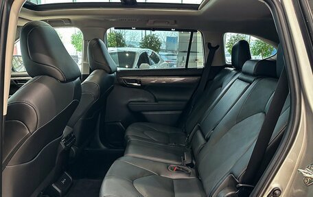 Toyota Highlander, 2025 год, 6 190 000 рублей, 22 фотография