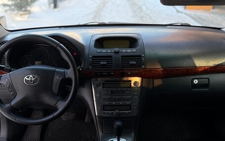 Toyota Avensis III рестайлинг, 2005 год, 700 000 рублей, 19 фотография