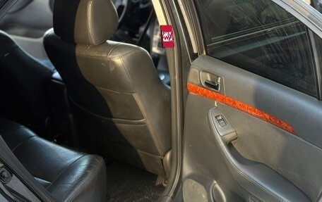 Toyota Avensis III рестайлинг, 2005 год, 700 000 рублей, 22 фотография