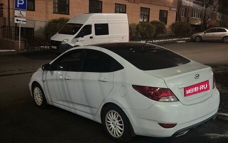 Hyundai Solaris II рестайлинг, 2013 год, 795 000 рублей, 1 фотография