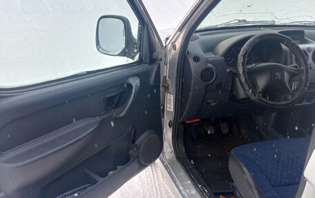 Peugeot Partner II рестайлинг 2, 2011 год, 400 000 рублей, 11 фотография