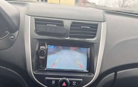 Hyundai Solaris II рестайлинг, 2015 год, 900 000 рублей, 10 фотография