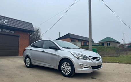 Hyundai Solaris II рестайлинг, 2015 год, 900 000 рублей, 2 фотография