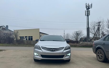 Hyundai Solaris II рестайлинг, 2015 год, 900 000 рублей, 3 фотография