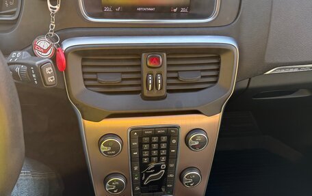 Volvo V40 Cross Country I, 2017 год, 2 000 000 рублей, 14 фотография