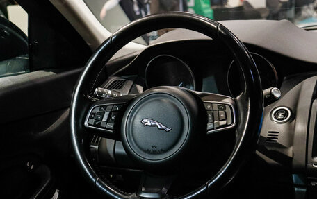 Jaguar E-Pace, 2018 год, 2 750 000 рублей, 13 фотография