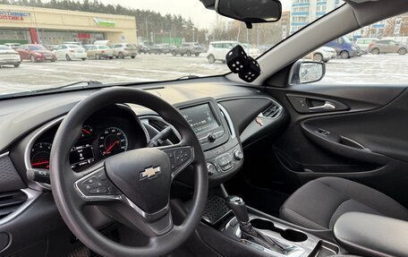 Chevrolet Malibu IX, 2018 год, 925 000 рублей, 4 фотография