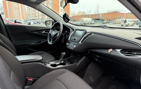 Chevrolet Malibu IX, 2018 год, 925 000 рублей, 3 фотография