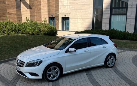 Mercedes-Benz A-Класс, 2015 год, 1 470 000 рублей, 21 фотография