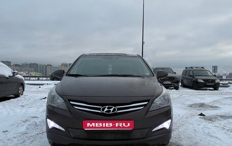 Hyundai Solaris II рестайлинг, 2015 год, 830 000 рублей, 1 фотография