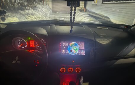 Mitsubishi Outlander III рестайлинг 3, 2009 год, 750 000 рублей, 10 фотография