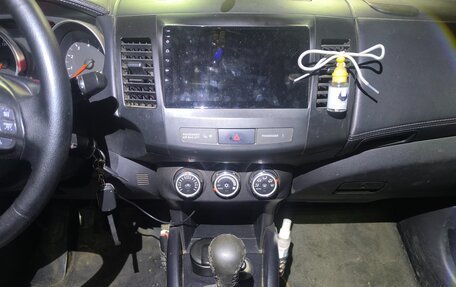 Mitsubishi Outlander III рестайлинг 3, 2009 год, 750 000 рублей, 9 фотография