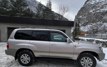 Toyota Land Cruiser 100 рестайлинг 2, 2004 год, 2 500 000 рублей, 4 фотография