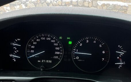 Toyota Land Cruiser 100 рестайлинг 2, 2004 год, 2 500 000 рублей, 11 фотография