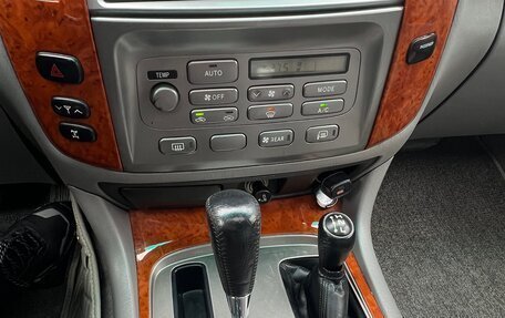 Toyota Land Cruiser 100 рестайлинг 2, 2004 год, 2 500 000 рублей, 12 фотография