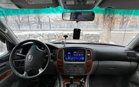 Toyota Land Cruiser 100 рестайлинг 2, 2004 год, 2 500 000 рублей, 10 фотография