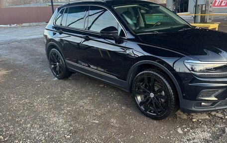 Volkswagen Tiguan II, 2019 год, 2 800 000 рублей, 2 фотография