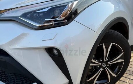 Toyota C-HR I рестайлинг, 2023 год, 2 800 000 рублей, 2 фотография