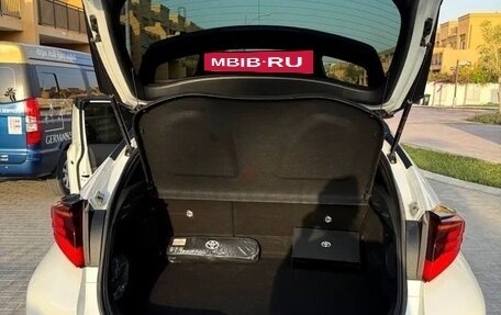 Toyota C-HR I рестайлинг, 2023 год, 2 800 000 рублей, 5 фотография