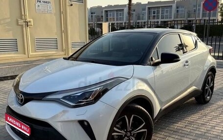 Toyota C-HR I рестайлинг, 2023 год, 2 800 000 рублей, 1 фотография