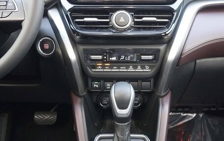 Toyota Urban Cruiser, 2026 год, 3 600 000 рублей, 8 фотография