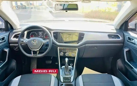 Volkswagen T-Roc I, 2021 год, 1 648 000 рублей, 6 фотография