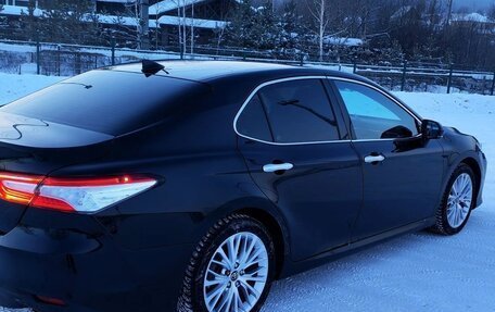 Toyota Camry, 2018 год, 2 350 000 рублей, 4 фотография